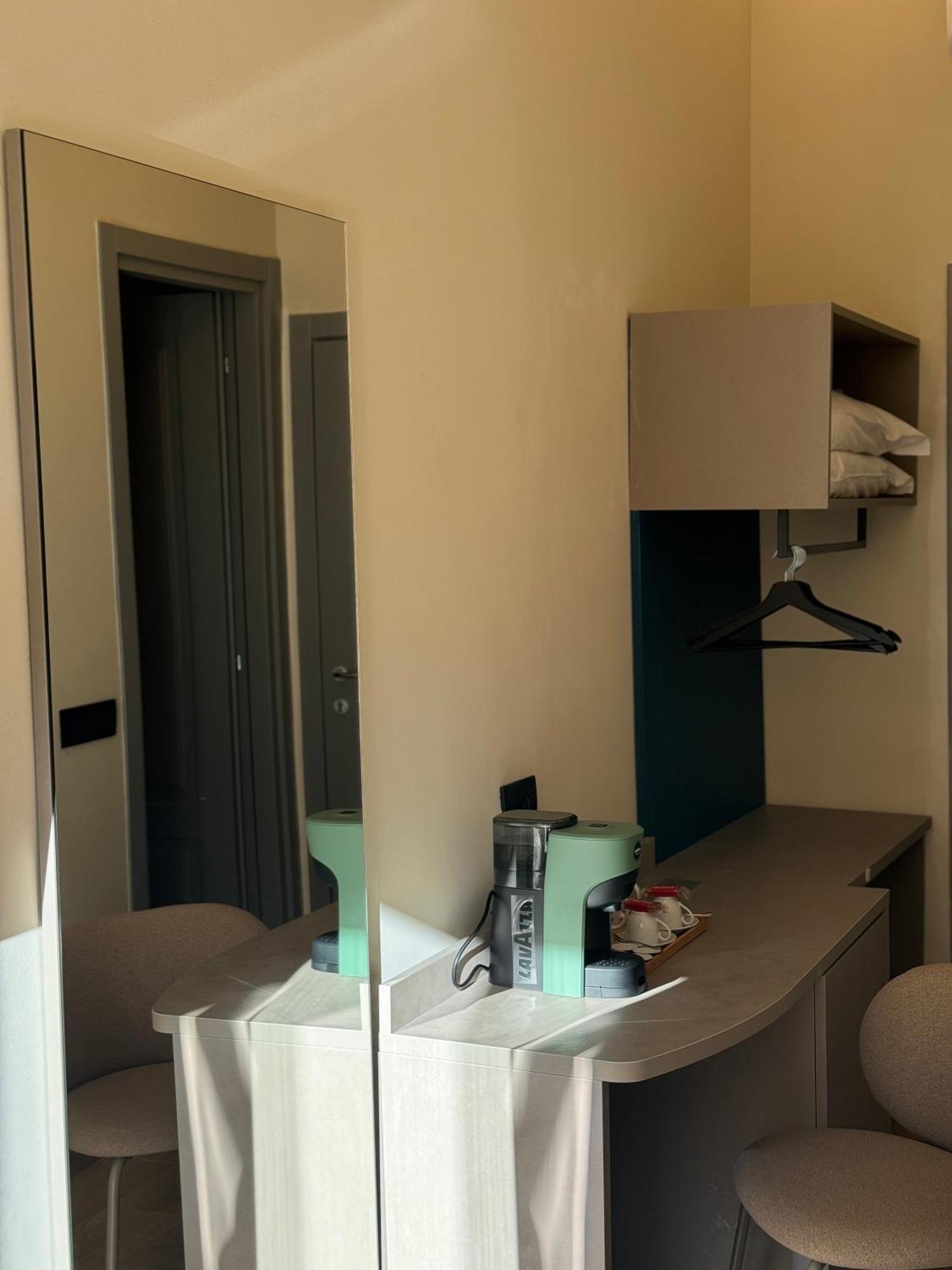 Honeycomb Guesthouse ローマ エクステリア 写真