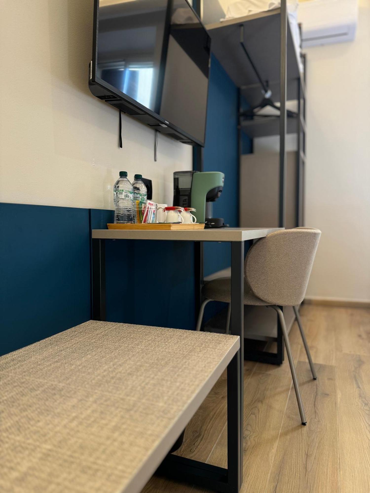 Honeycomb Guesthouse ローマ エクステリア 写真