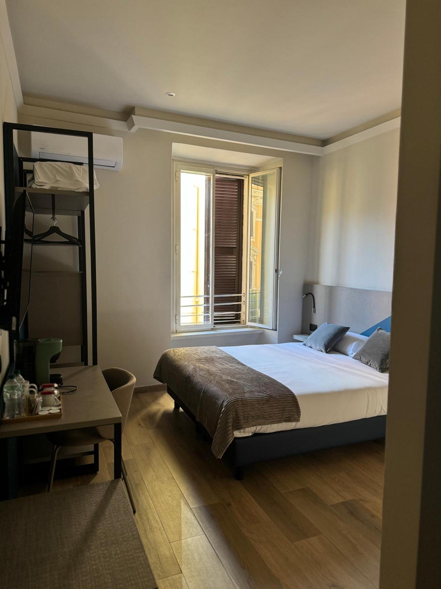 Honeycomb Guesthouse ローマ エクステリア 写真