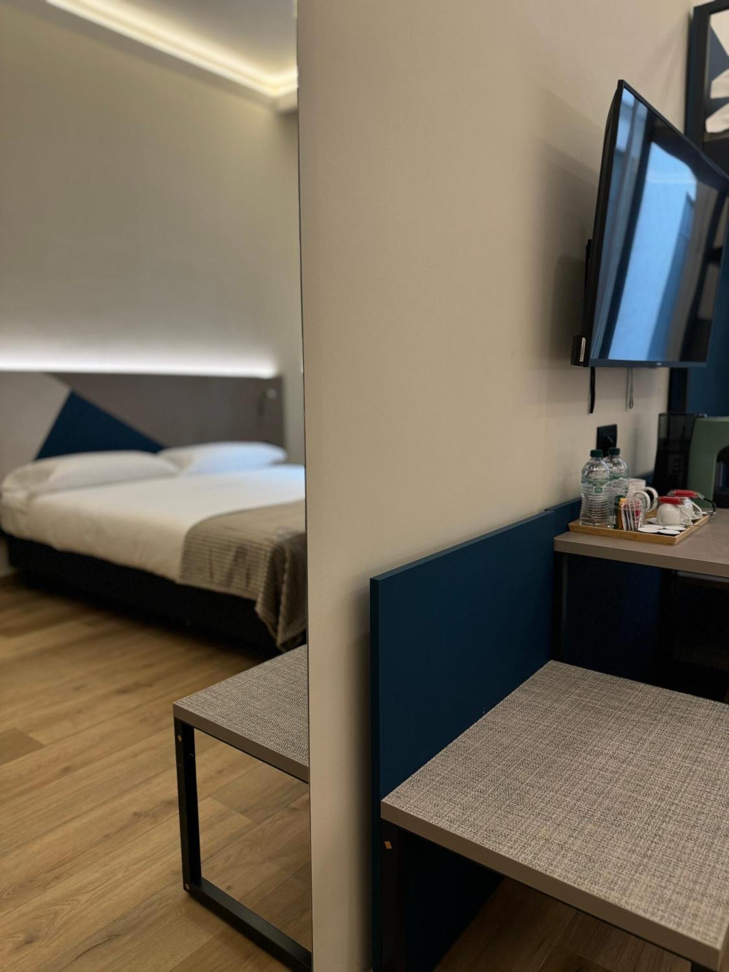 Honeycomb Guesthouse ローマ エクステリア 写真
