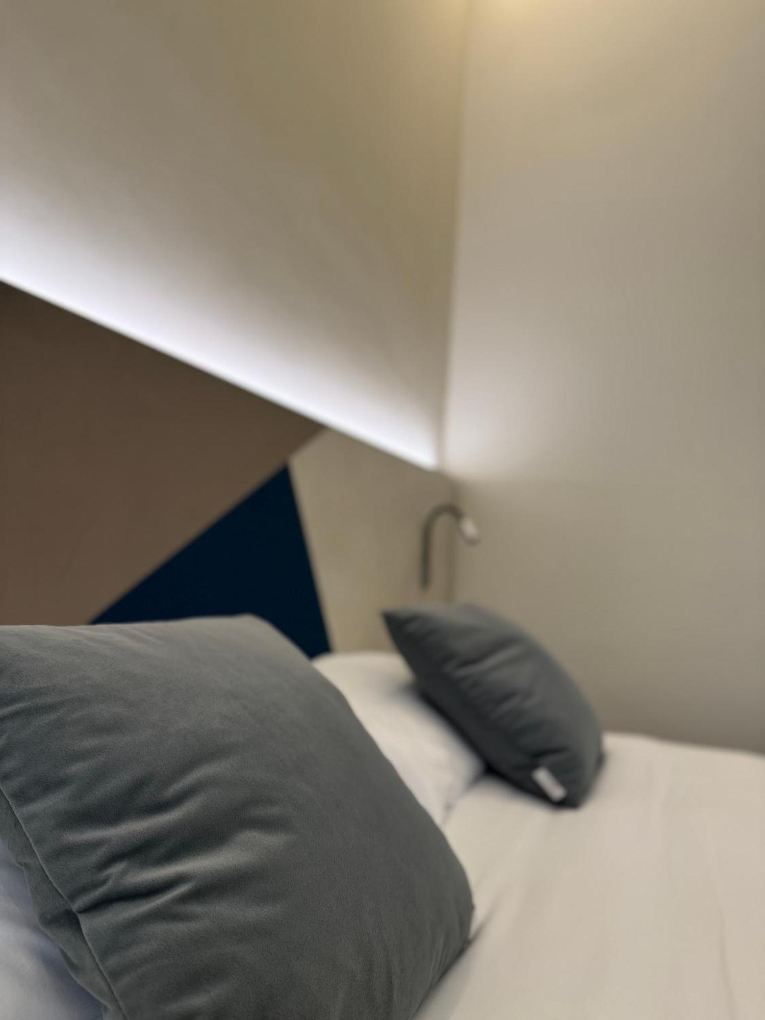 Honeycomb Guesthouse ローマ エクステリア 写真