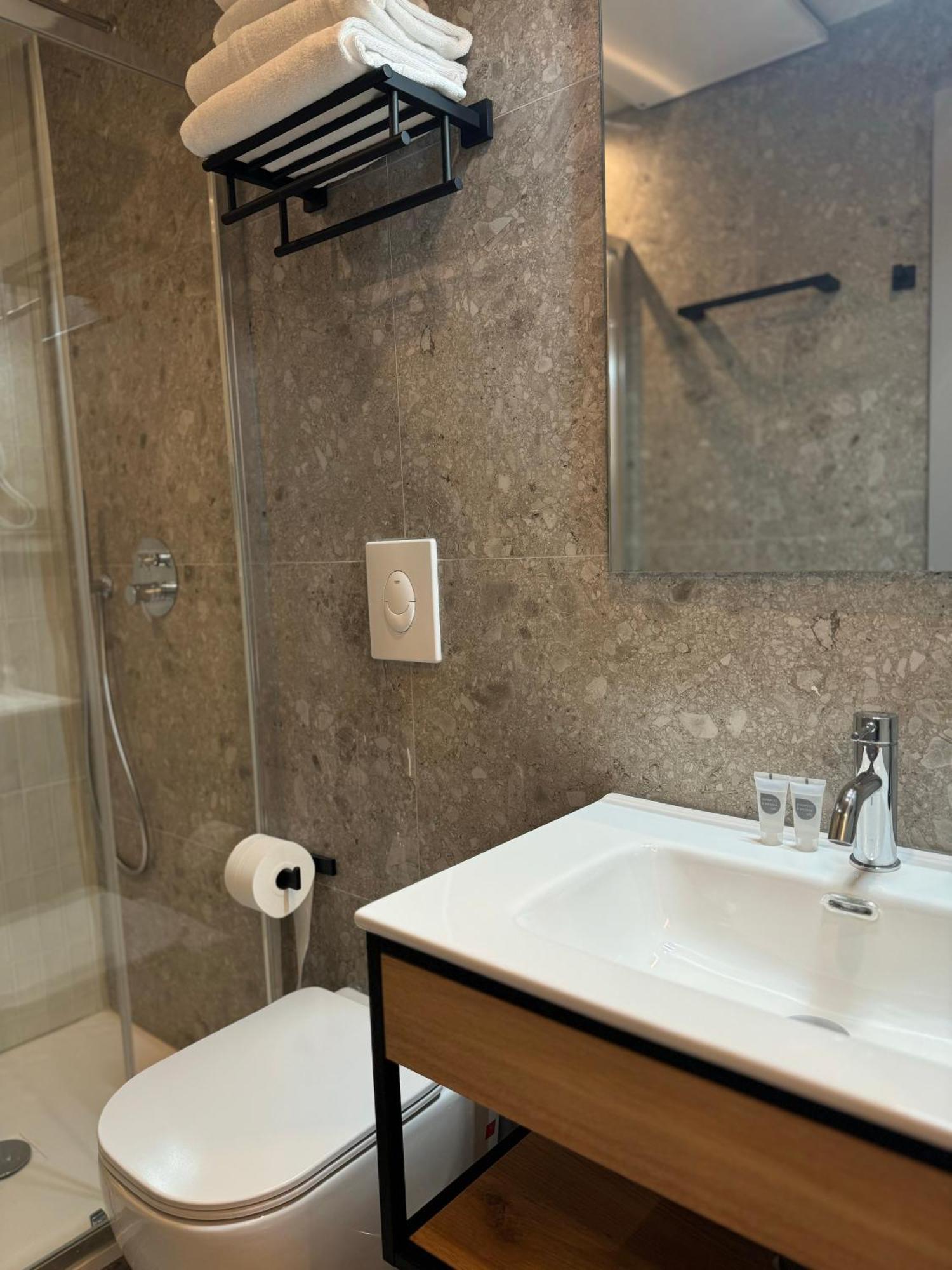 Honeycomb Guesthouse ローマ エクステリア 写真