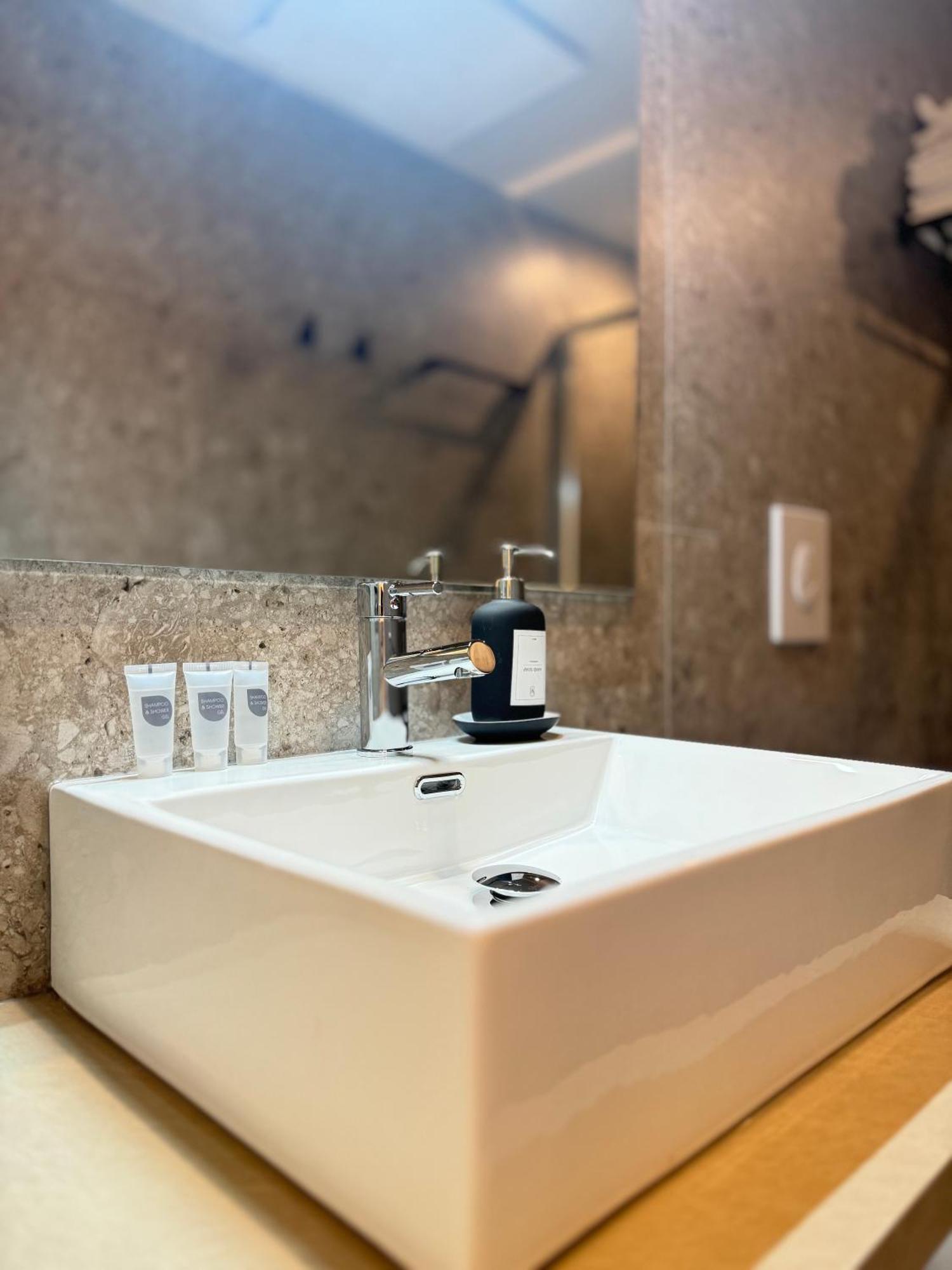 Honeycomb Guesthouse ローマ エクステリア 写真
