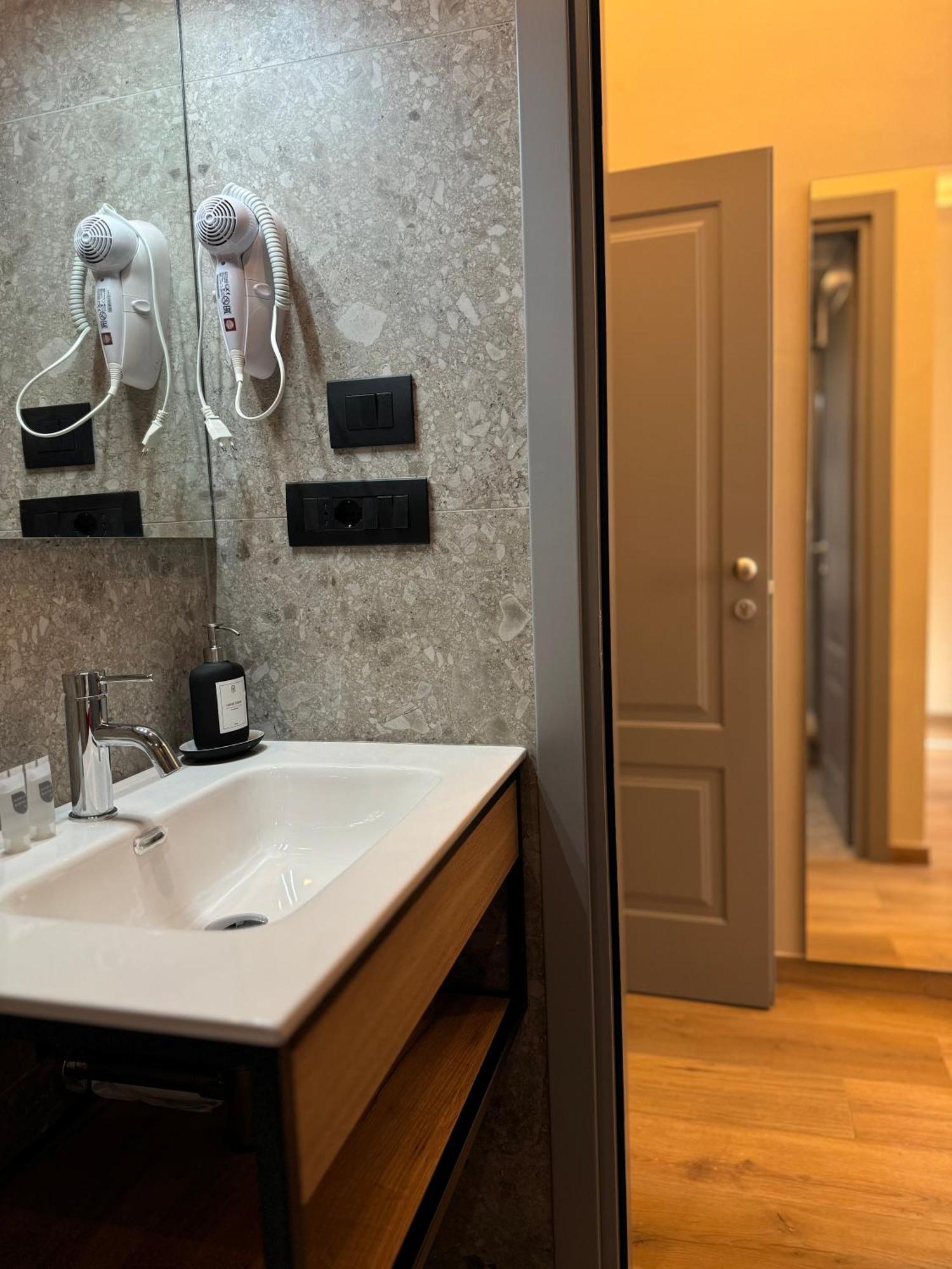 Honeycomb Guesthouse ローマ エクステリア 写真