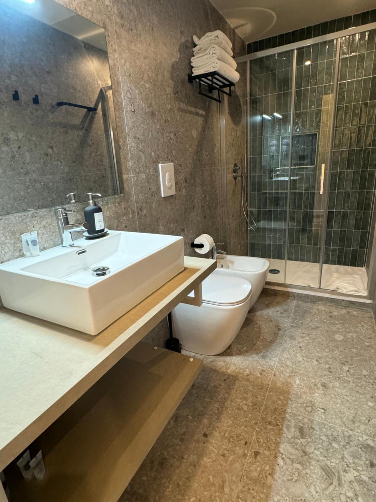 Honeycomb Guesthouse ローマ エクステリア 写真