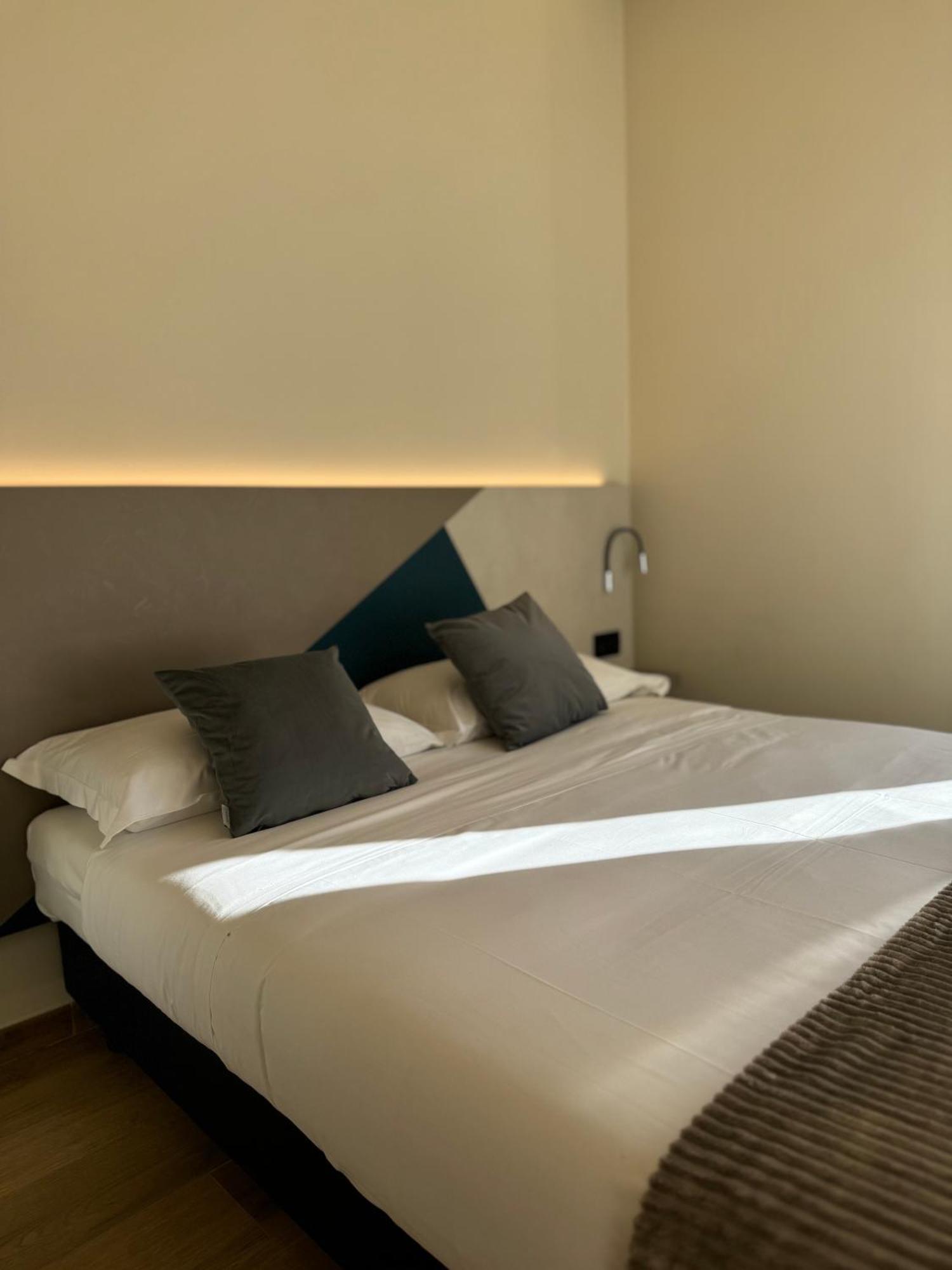 Honeycomb Guesthouse ローマ エクステリア 写真