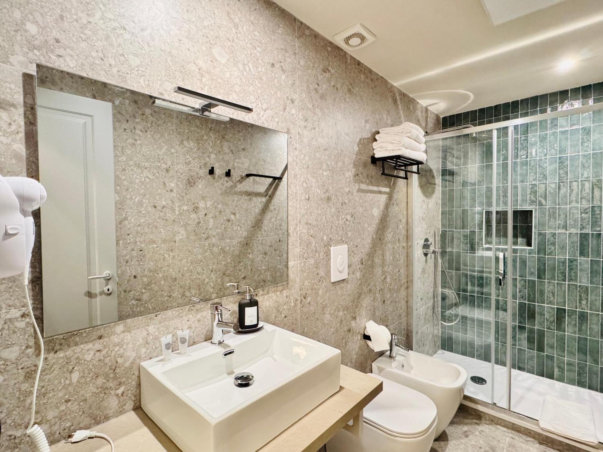 Honeycomb Guesthouse ローマ エクステリア 写真