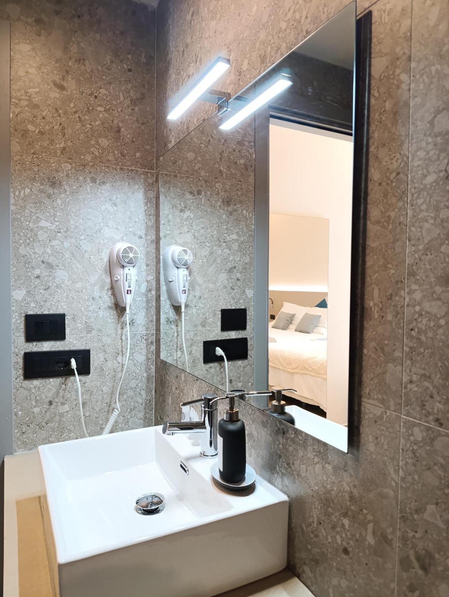 Honeycomb Guesthouse ローマ エクステリア 写真
