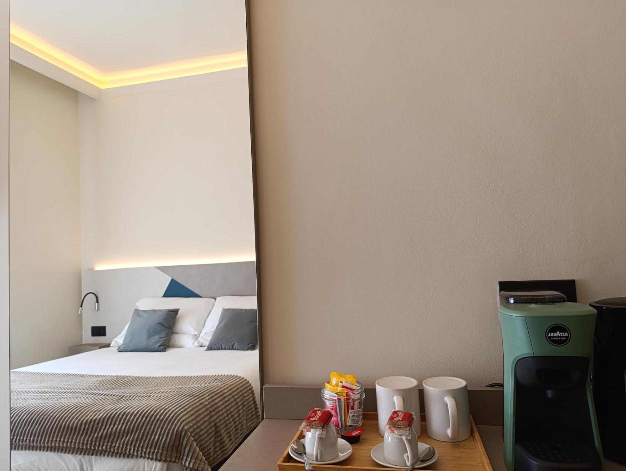 Honeycomb Guesthouse ローマ エクステリア 写真
