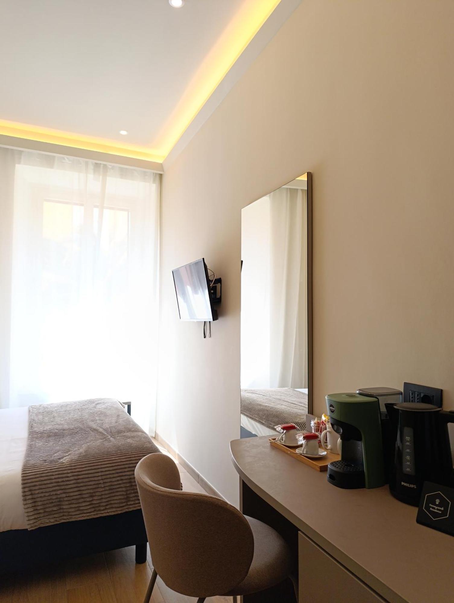 Honeycomb Guesthouse ローマ エクステリア 写真