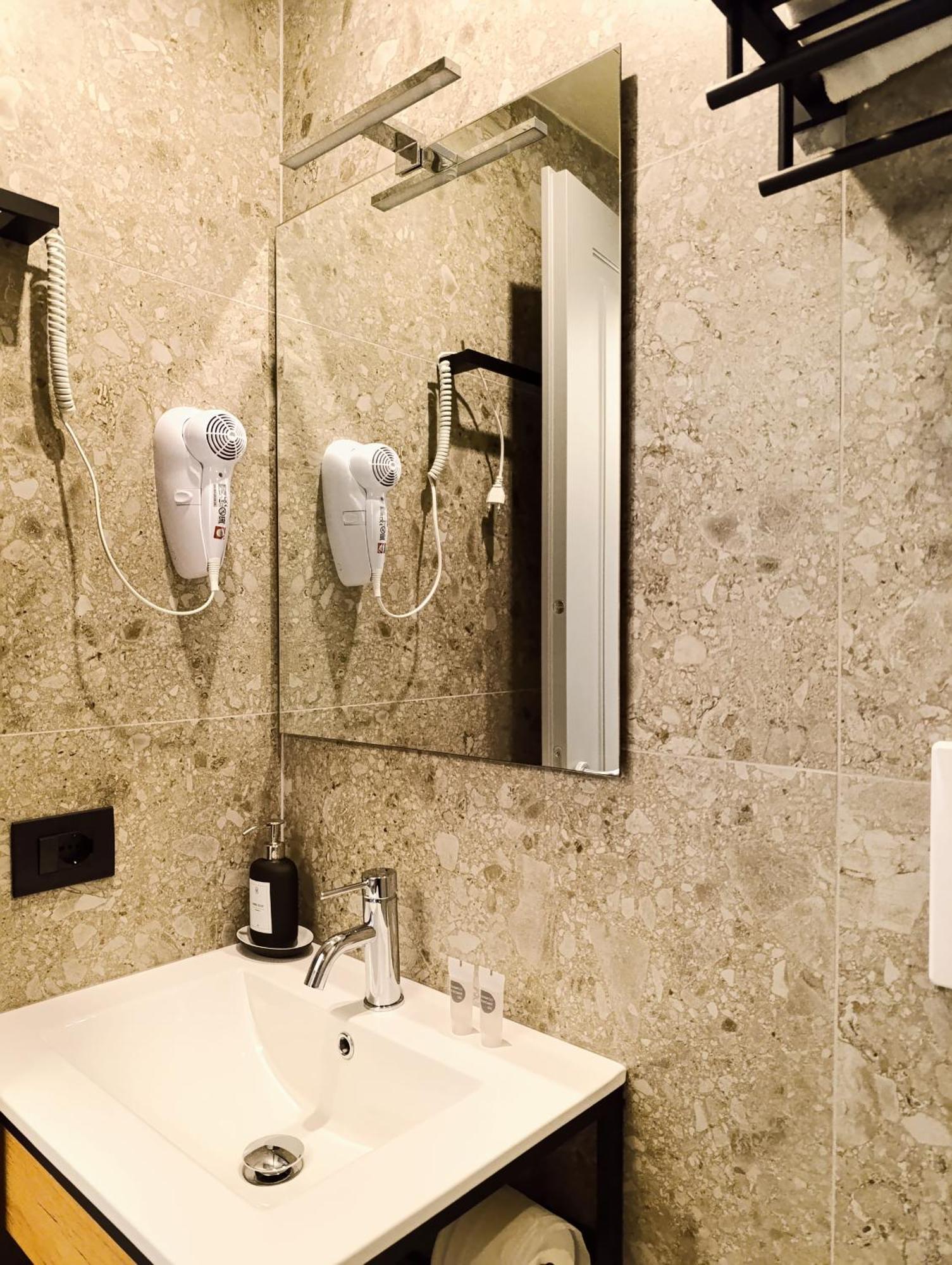 Honeycomb Guesthouse ローマ エクステリア 写真